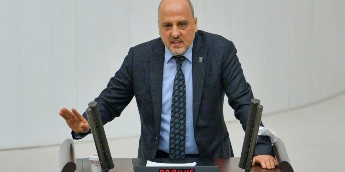 TİP’li Ahmet Şık’tan CHP’ye başörtü göndermesi: Sağcılığın panzehiri sağcılık değil