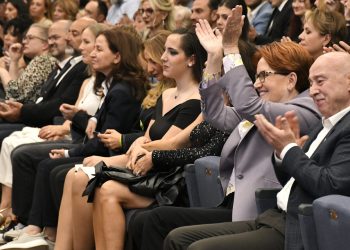 Akşener, “Zübeyde, Analar ve Oğullar” sinemasının galasına katıldı