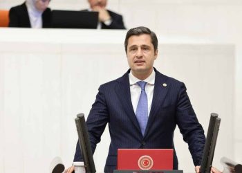 CHP’li Deniz Yücel de “Değişim” dedi